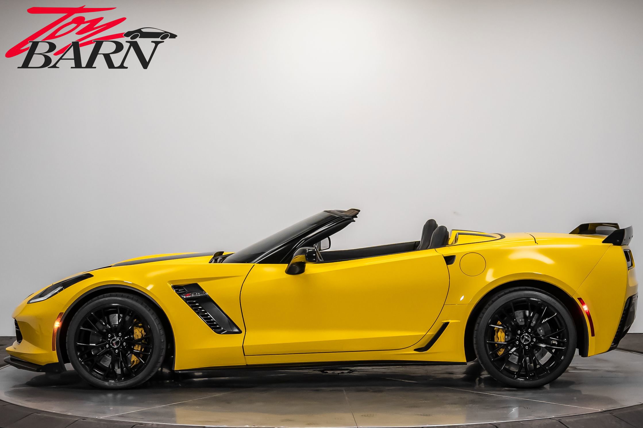 Used 2015 Chevrolet Corvette Z06 w/ 2LZ Preferred Equipment Group image 2
