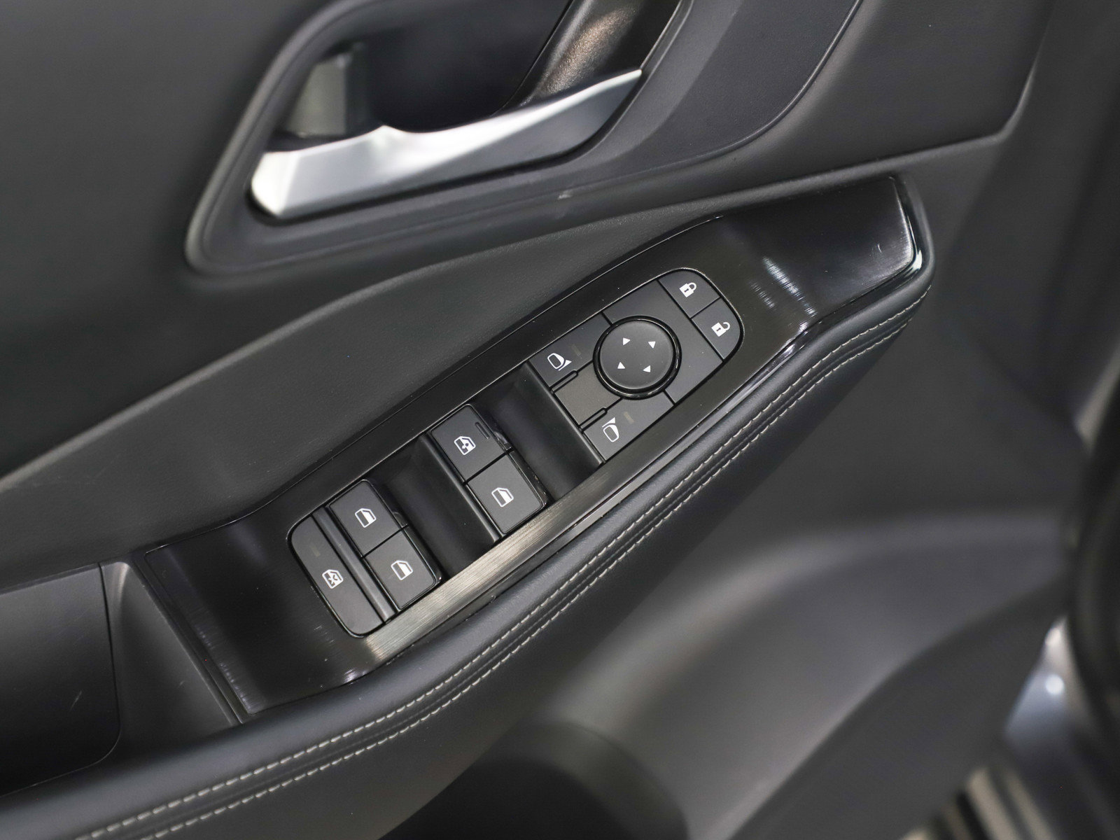 Used 2025 Nissan Rogue SV image 20