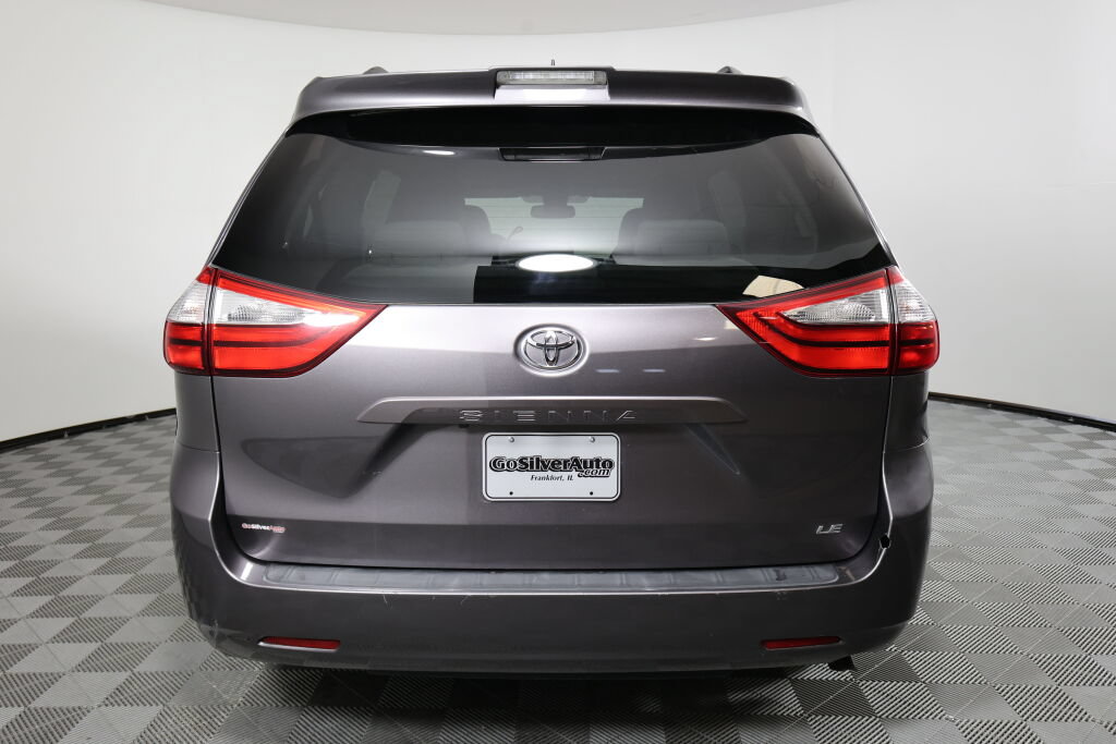 Used 2018 Toyota Sienna LE FWD image 3