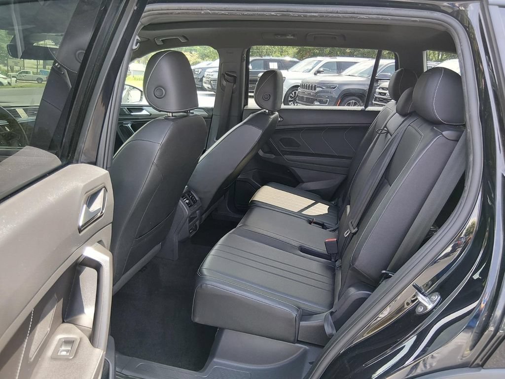 Used 2023 Volkswagen Tiguan SE R-Line FWD image 13
