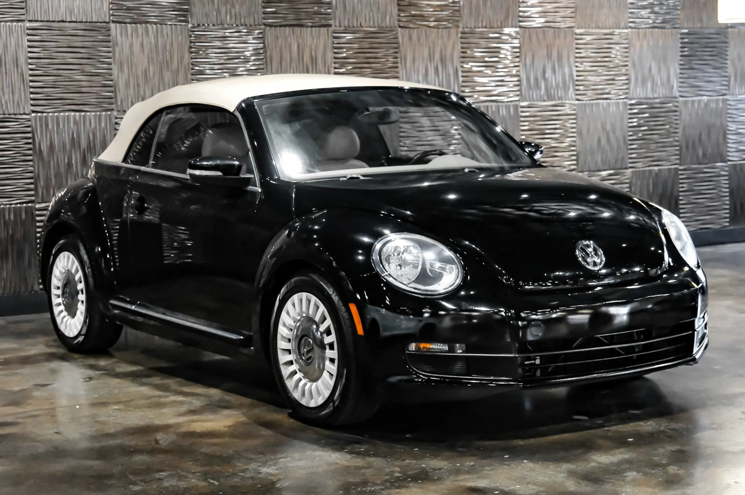 Used 2014 Volkswagen Beetle 2.5 FWD image 7
