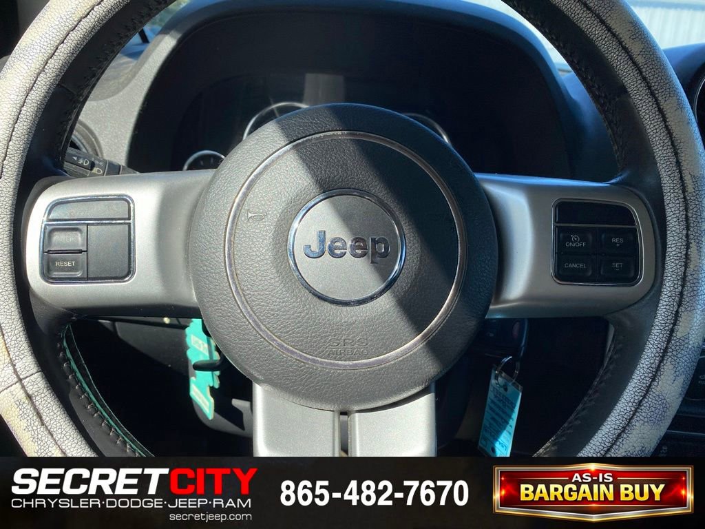 Used 2015 Jeep Compass Latitude w/ Sun/Sound Group AWD/4WD image 17