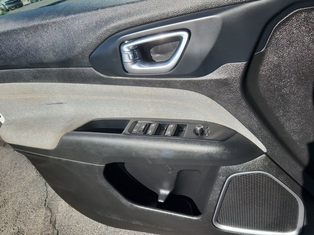 Used 2022 Jeep Compass Sport image 8