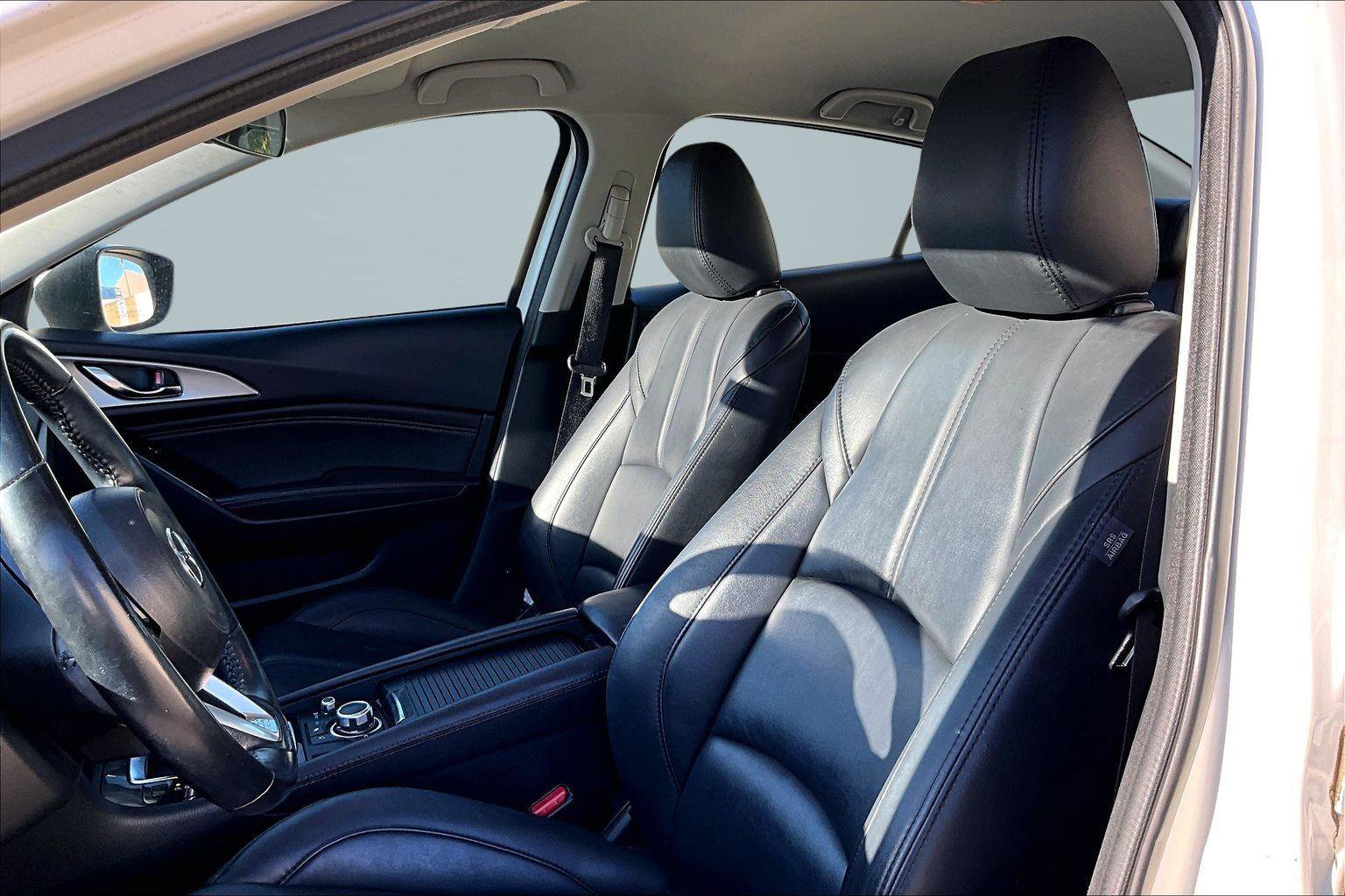 Used 2018 MAZDA MAZDA3 Touring image 10