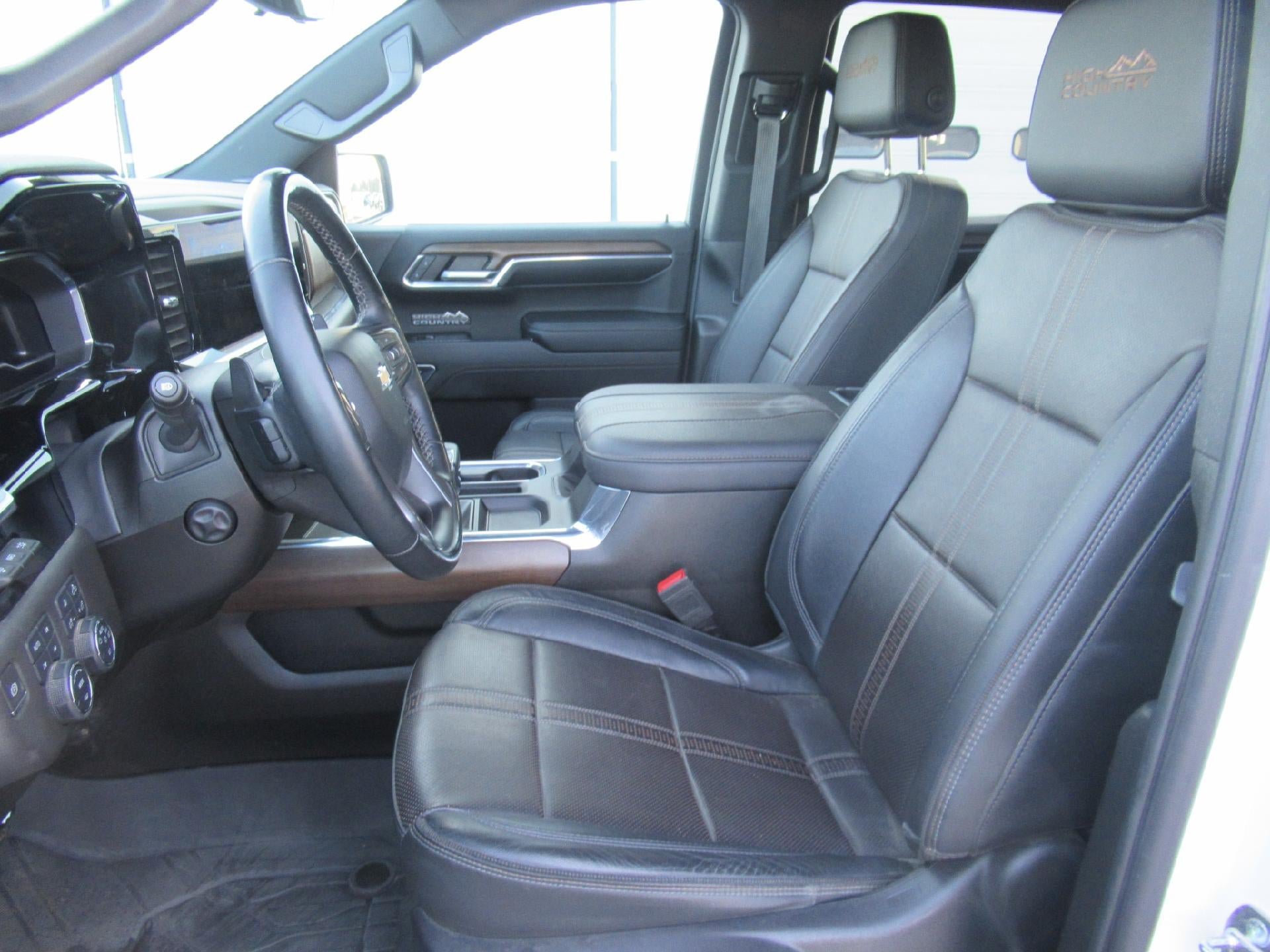 Used 2023 Chevrolet Silverado 1500 High Country w/ Technology Package AWD/4WD image 9