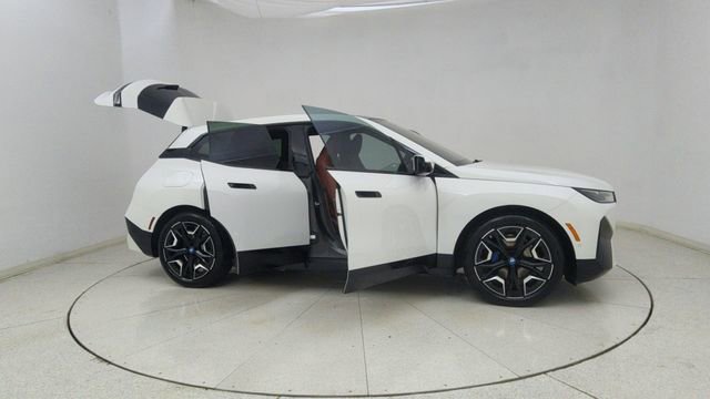 Used 2024 BMW iX xDrive50 w/ Premium Package AWD/4WD image 64