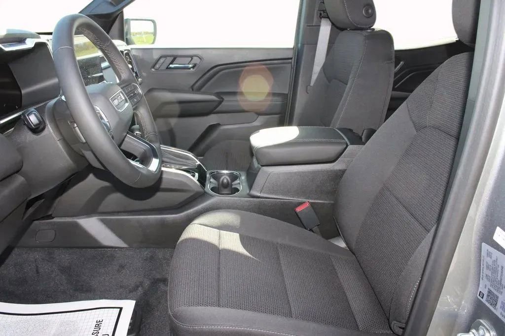 New 2026 GMC Canyon Elevation w/ LPO, Black Badging Package image 9