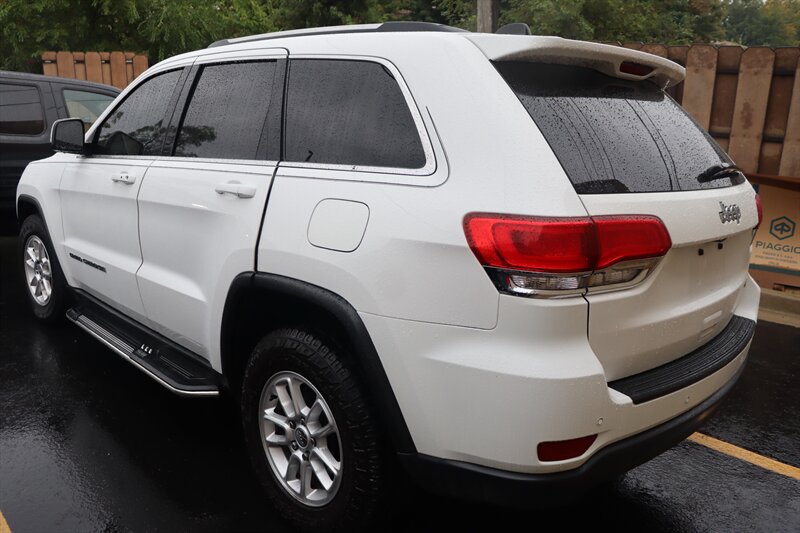 Used 2019 Jeep Grand Cherokee Laredo RWD image 4