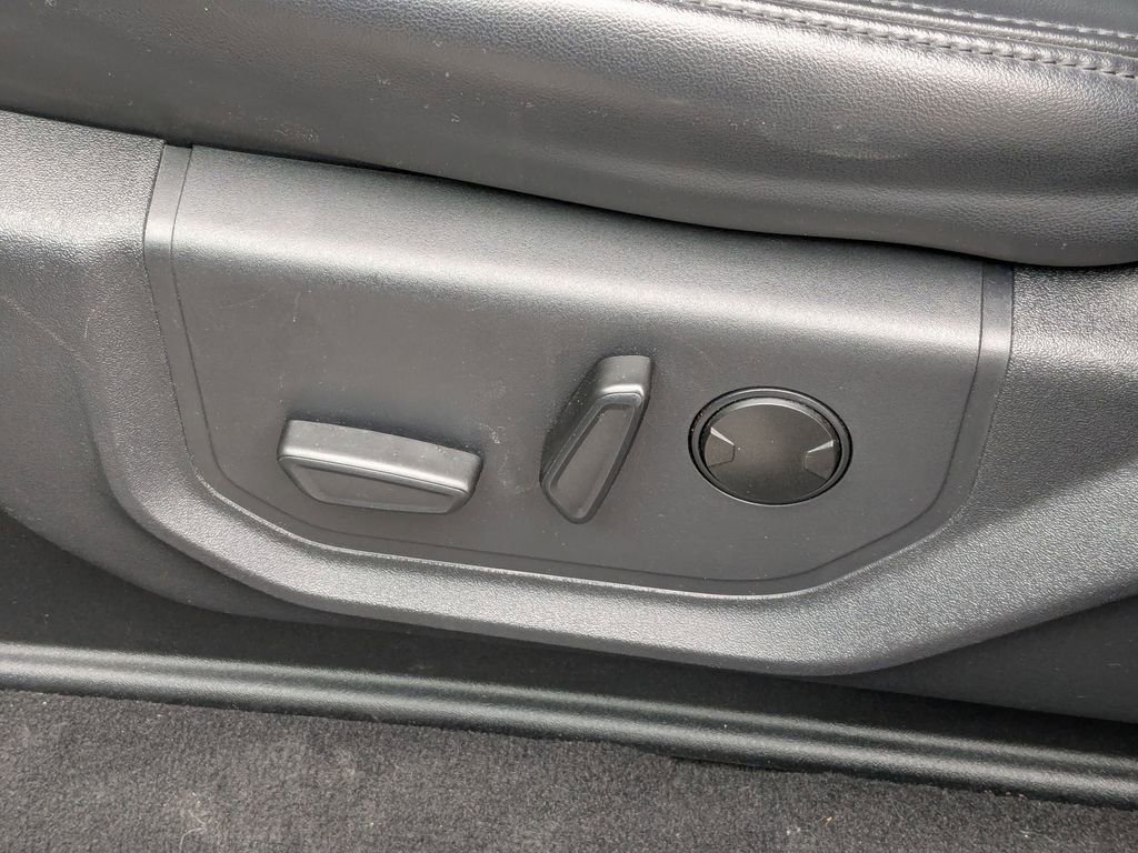 Used 2024 Ford Expedition Max XLT image 17