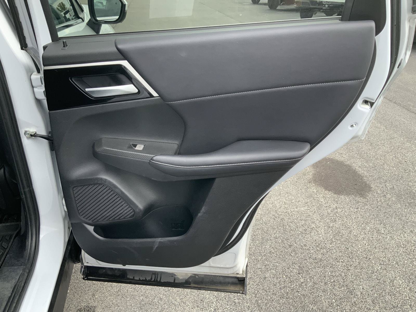 Used 2024 Mitsubishi Outlander SE AWD/4WD image 48