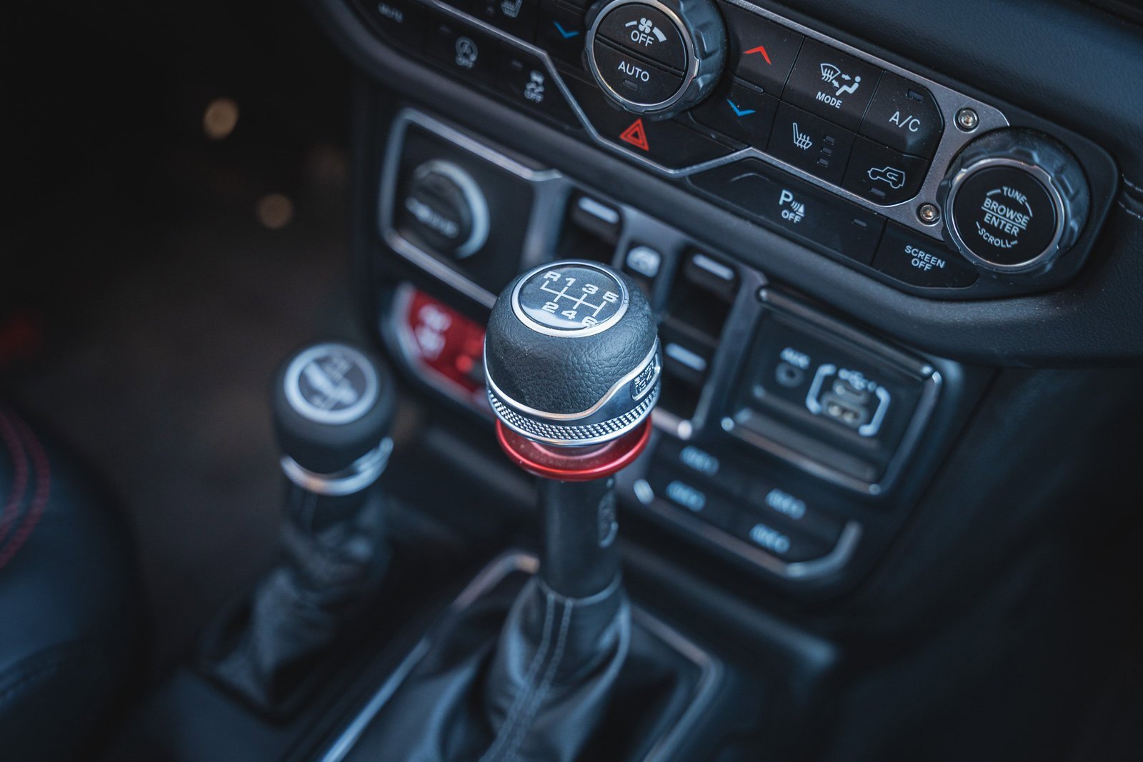 Used 2024 Jeep Wrangler Unlimited Rubicon w/ Technology Group image 31