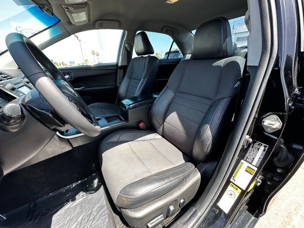 Used 2017 Toyota Camry SE FWD image 11