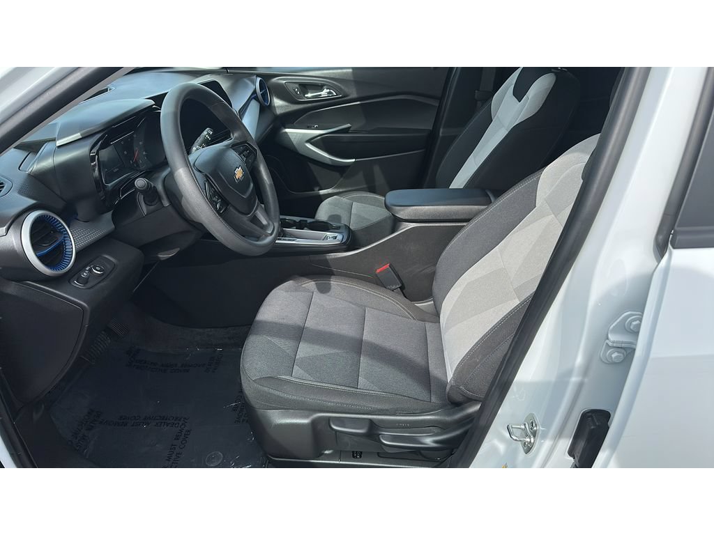 Used 2025 Chevrolet Trax LS FWD image 10