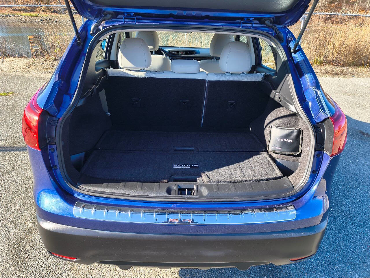 Used 2018 Nissan Rogue Sport SV w/ SV Technology Package image 20