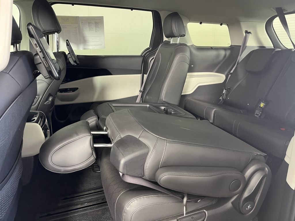 Used 2024 Kia Carnival SX image 11