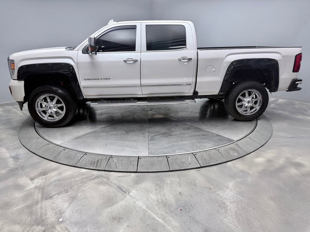 Used 2018 GMC Sierra 2500 Denali w/ Suspension Package, Off-Road AWD/4WD image 8