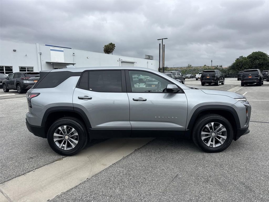 Used 2025 Chevrolet Equinox LT image 2