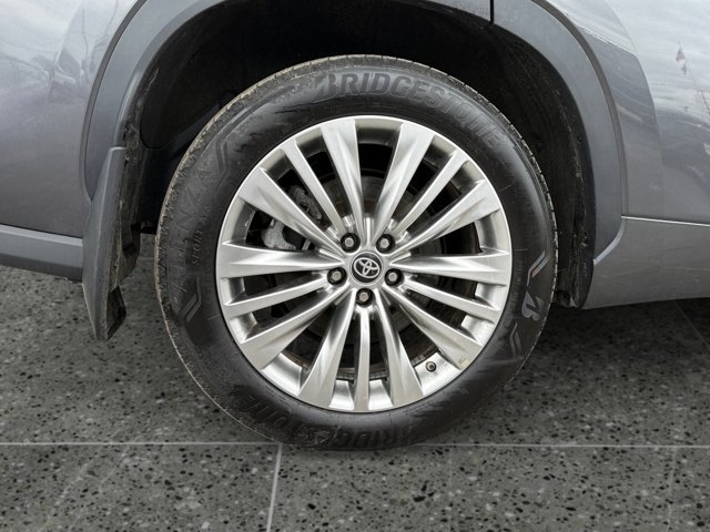 Used 2025 Toyota Highlander Platinum image 10