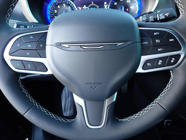 New 2027 Chrysler Pacifica Select AWD/4WD image 17