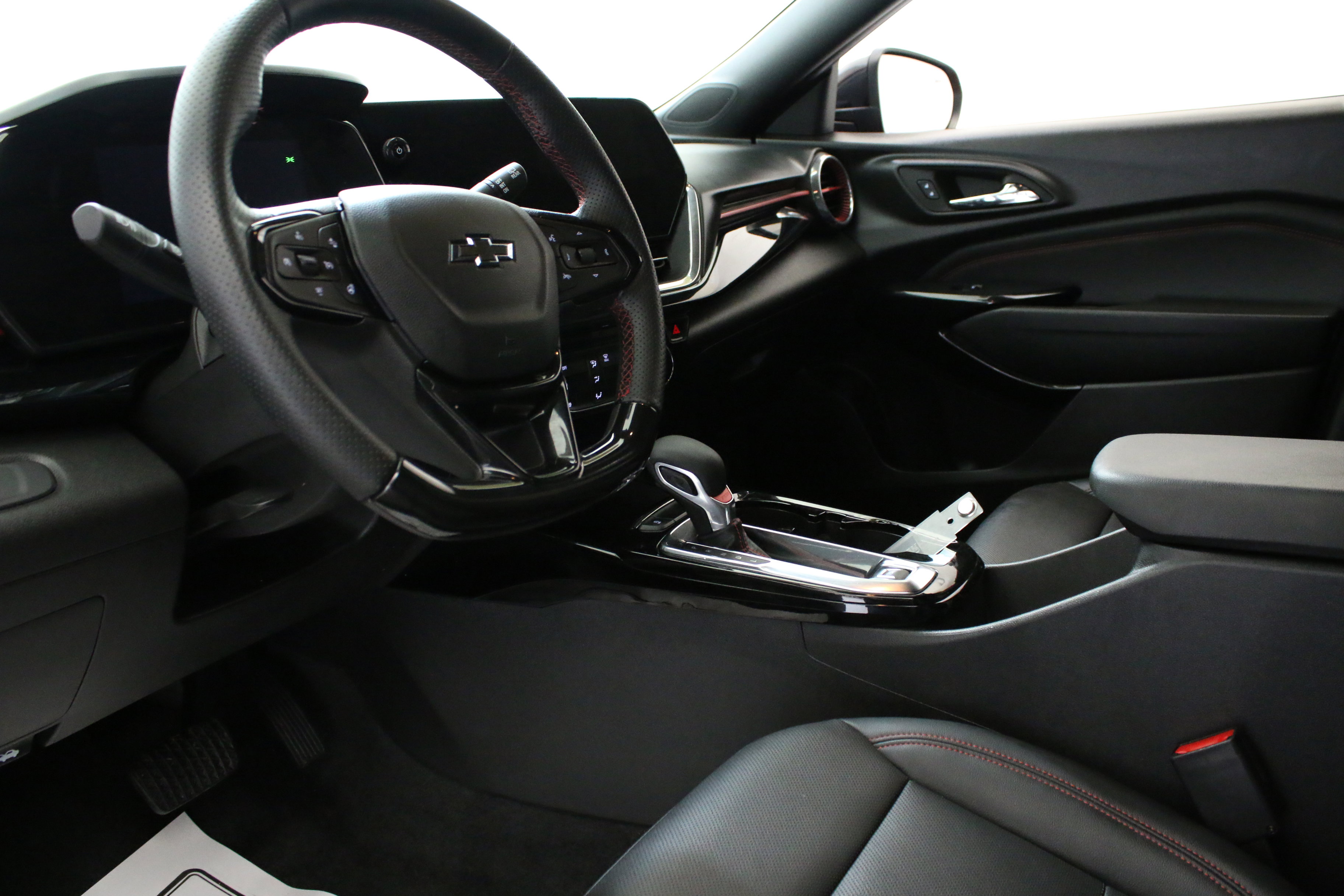 Used 2024 Chevrolet Trax RS w/ Sunroof Package image 23
