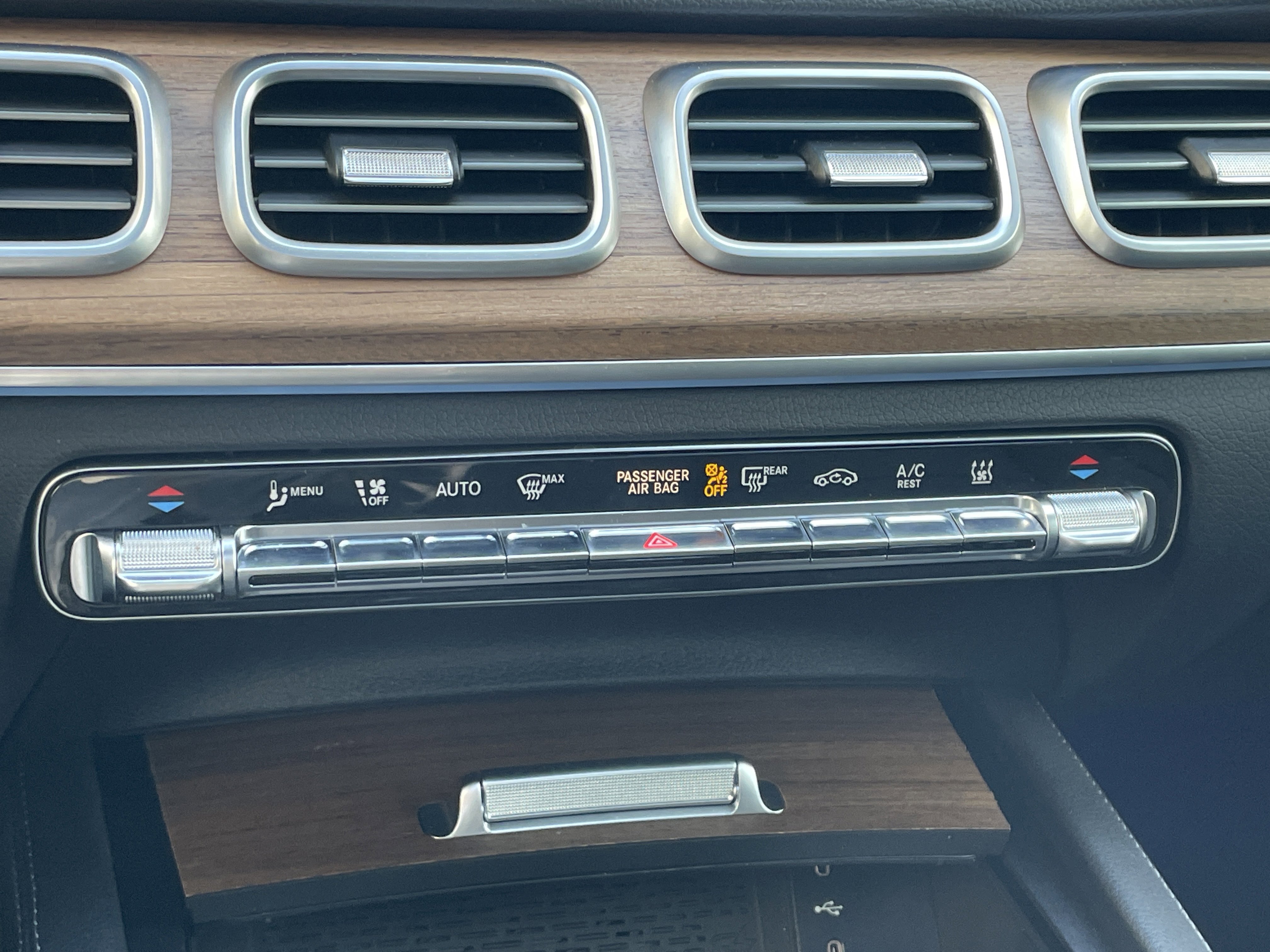 Certified 2025 Mercedes-Benz GLE 450e 4MATIC image 33