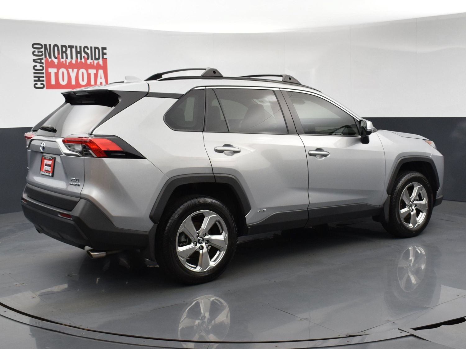 Used 2021 Toyota RAV4 XLE Premium AWD/4WD image 4