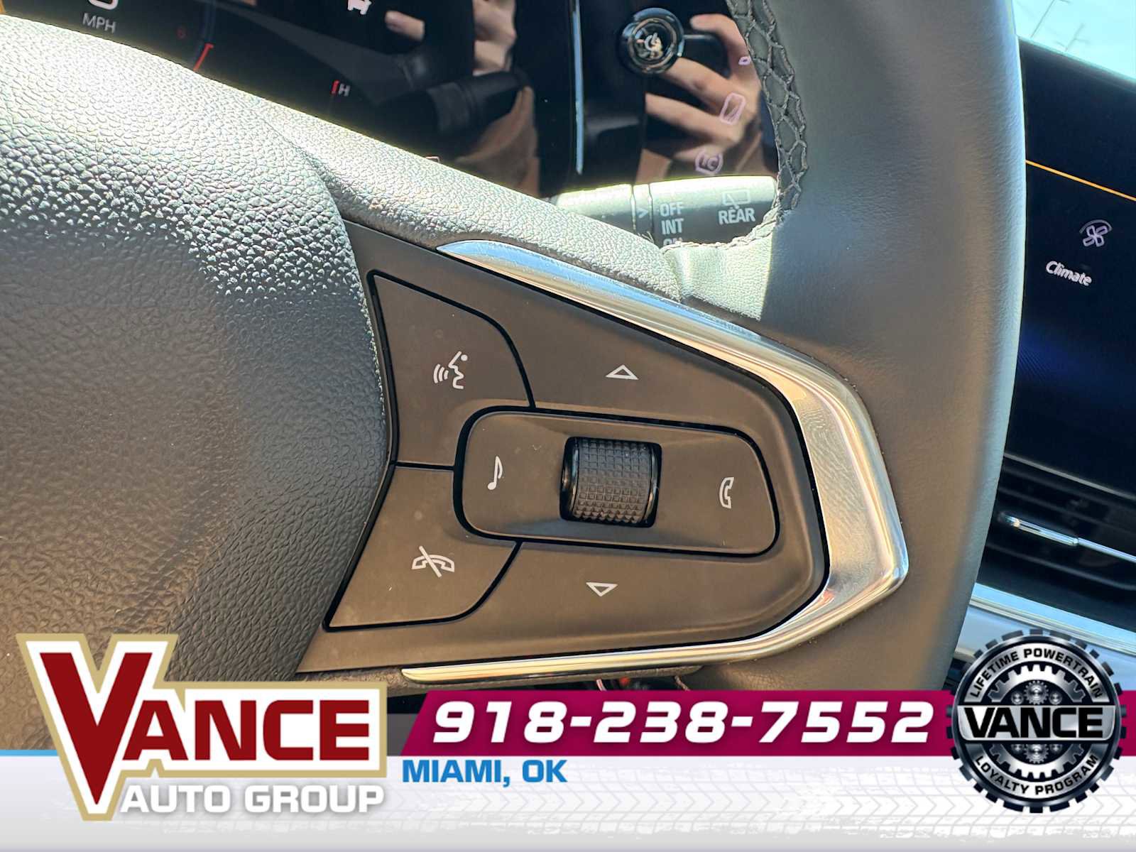 Used 2025 Chevrolet Trax LT w/ LT Convenience Package image 28