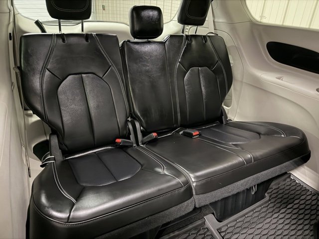 Used 2024 Chrysler Pacifica Touring-L w/ Road Tripper Package image 25