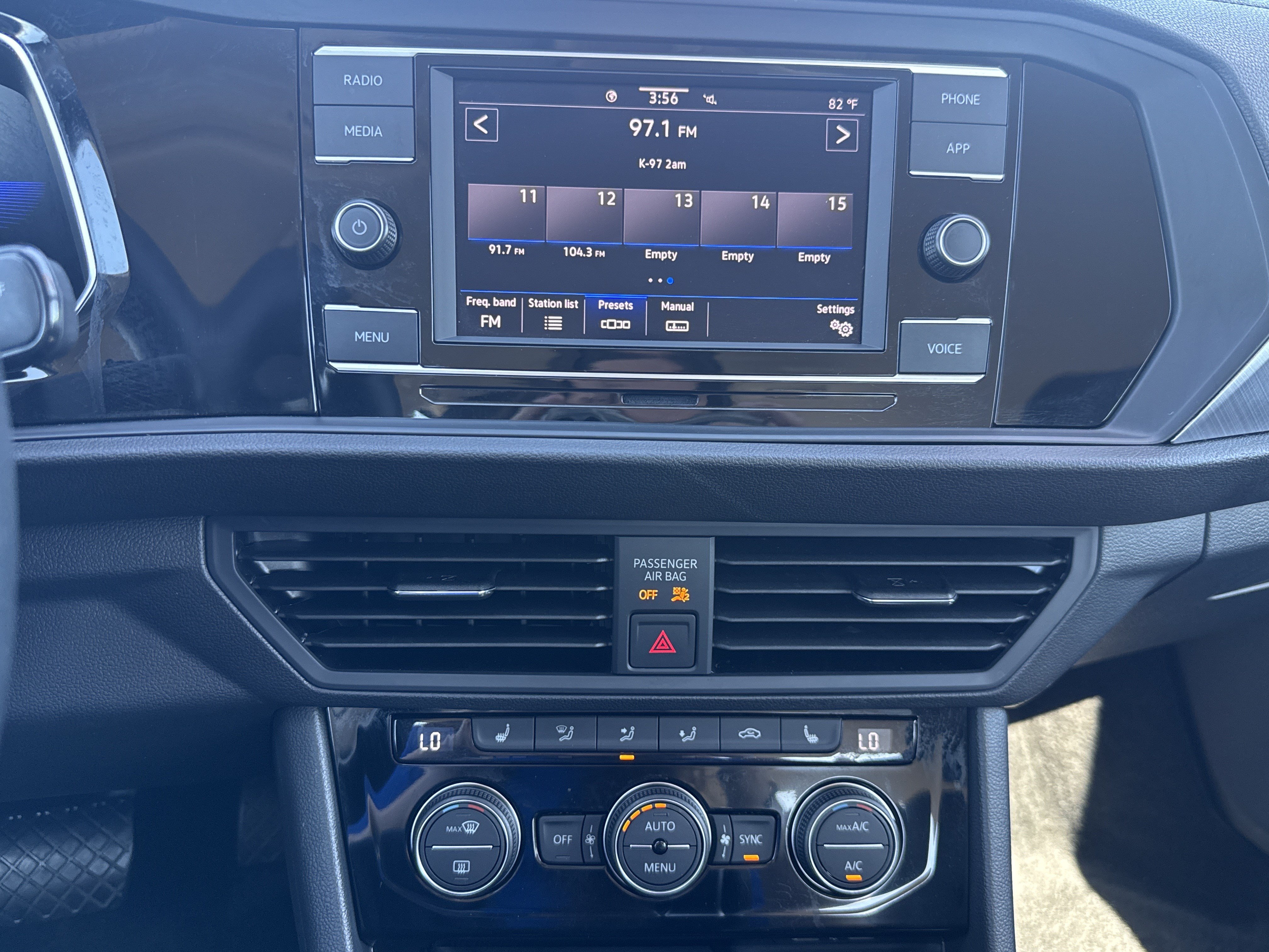 Certified 2023 Volkswagen Jetta SE FWD image 12