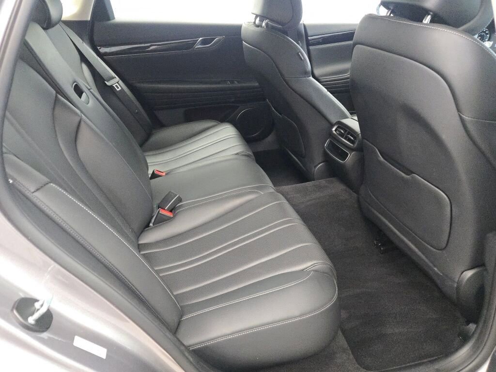 Used 2023 Genesis G80 2.5T image 11