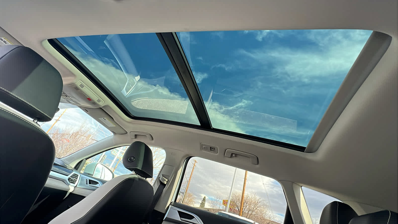 Used 2025 Volkswagen Taos SE w/ Panoramic Sunroof Package image 31