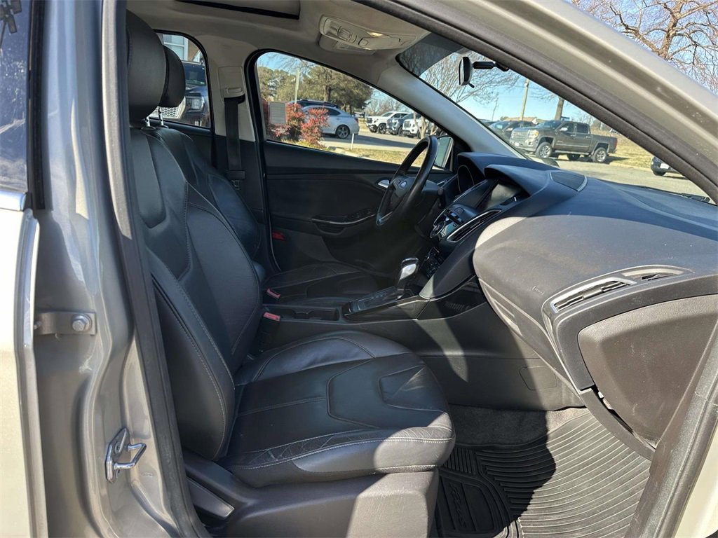 Used 2015 Ford Focus Titanium w/ Titanium Cold Weather Package image 12