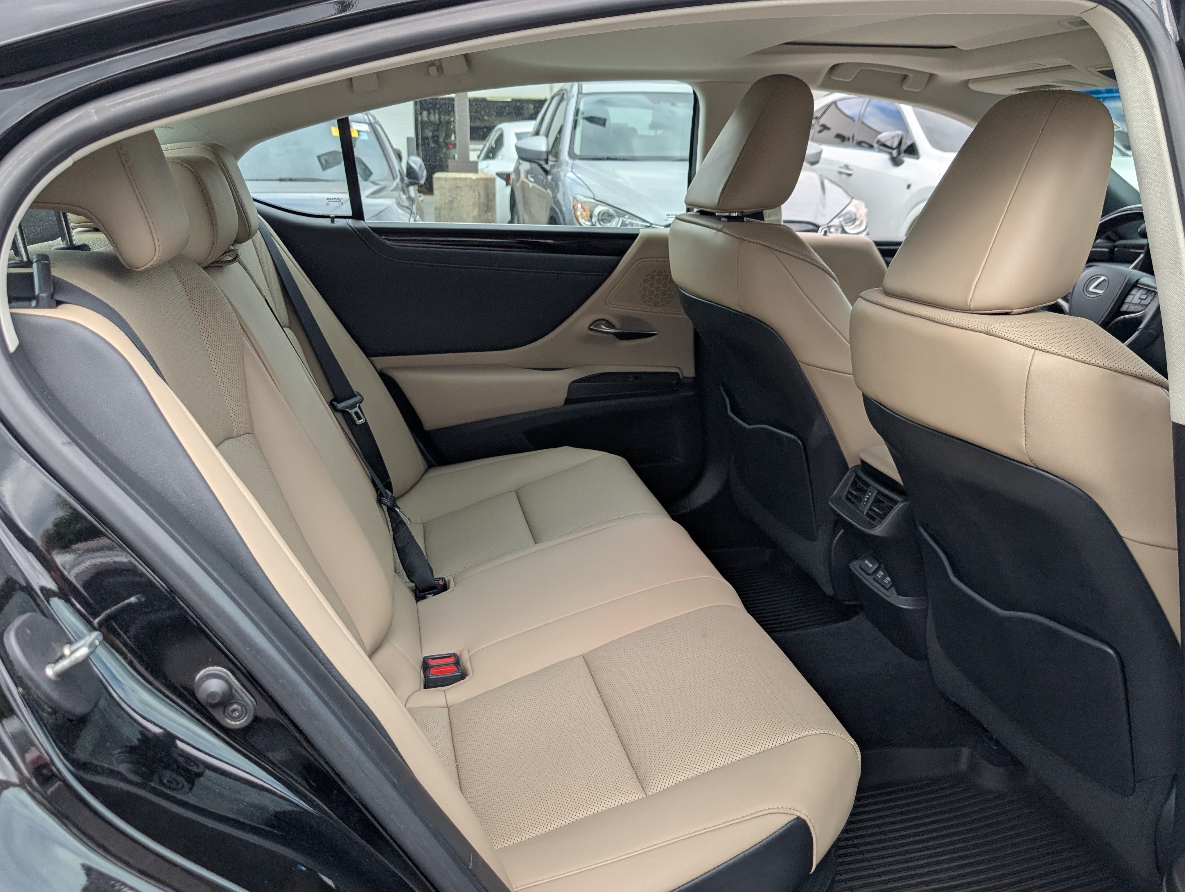 Used 2021 Lexus ES 300h w/ Premium Package FWD image 11