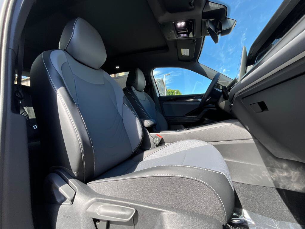 New 2026 Volkswagen Tiguan SE R-Line AWD/4WD image 12