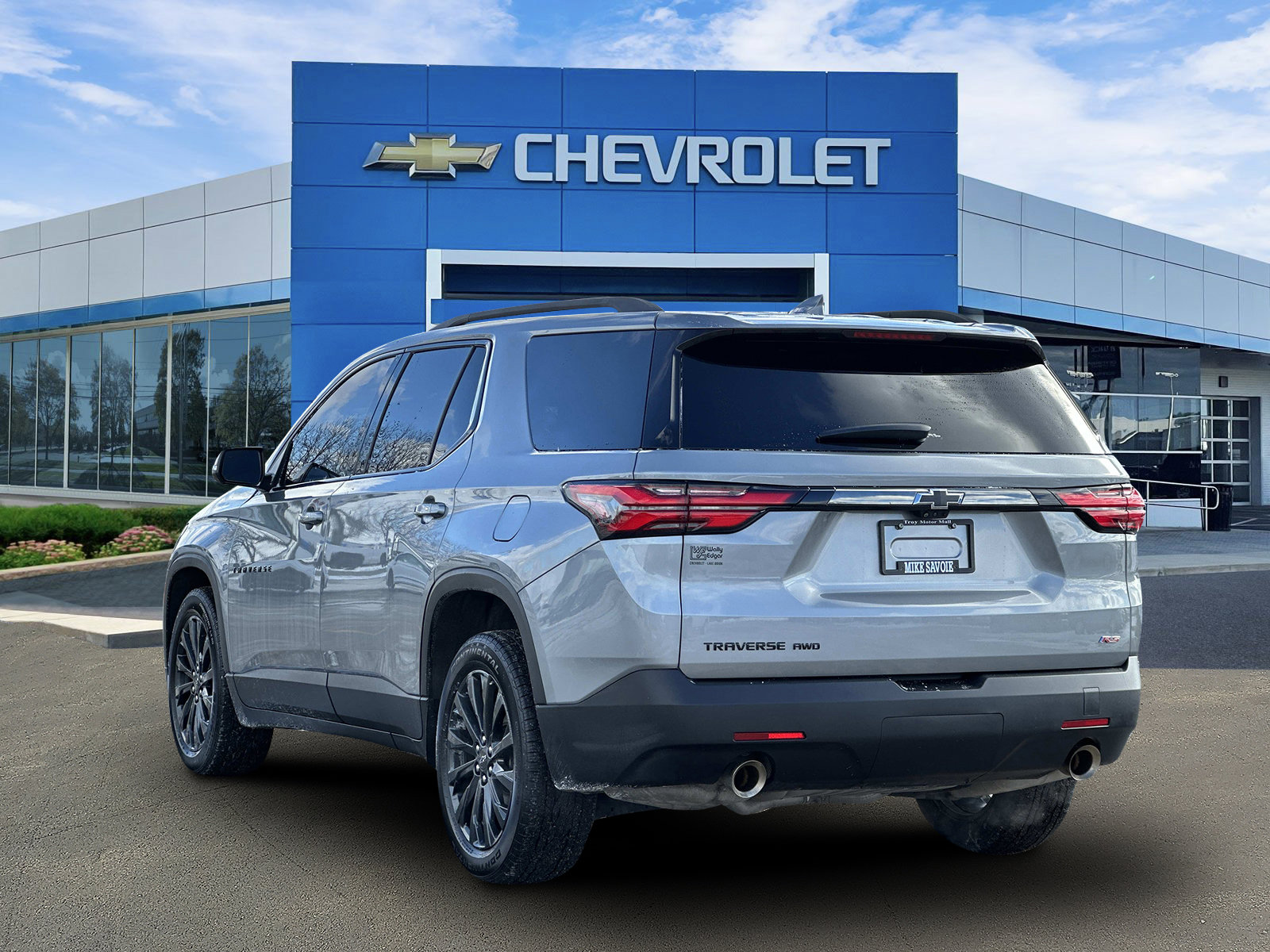 Used 2023 Chevrolet Traverse RS image 4
