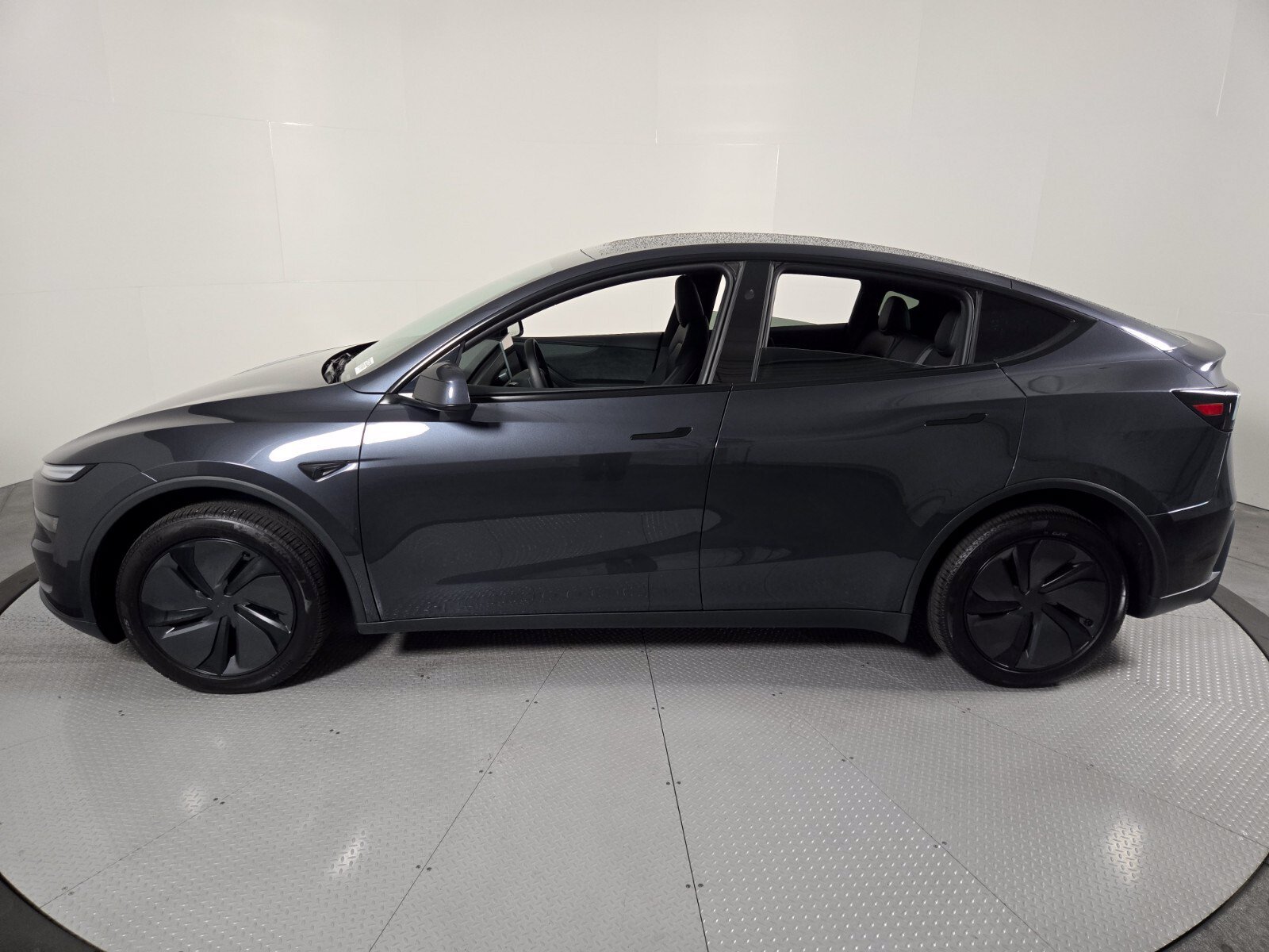 Used 2026 Tesla Model Y Long Range RWD image 8