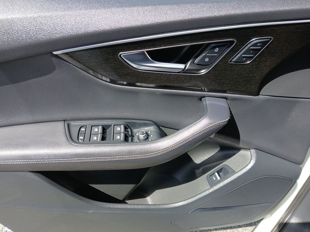 Used 2025 Audi Q7 3.0T Premium Plus image 11