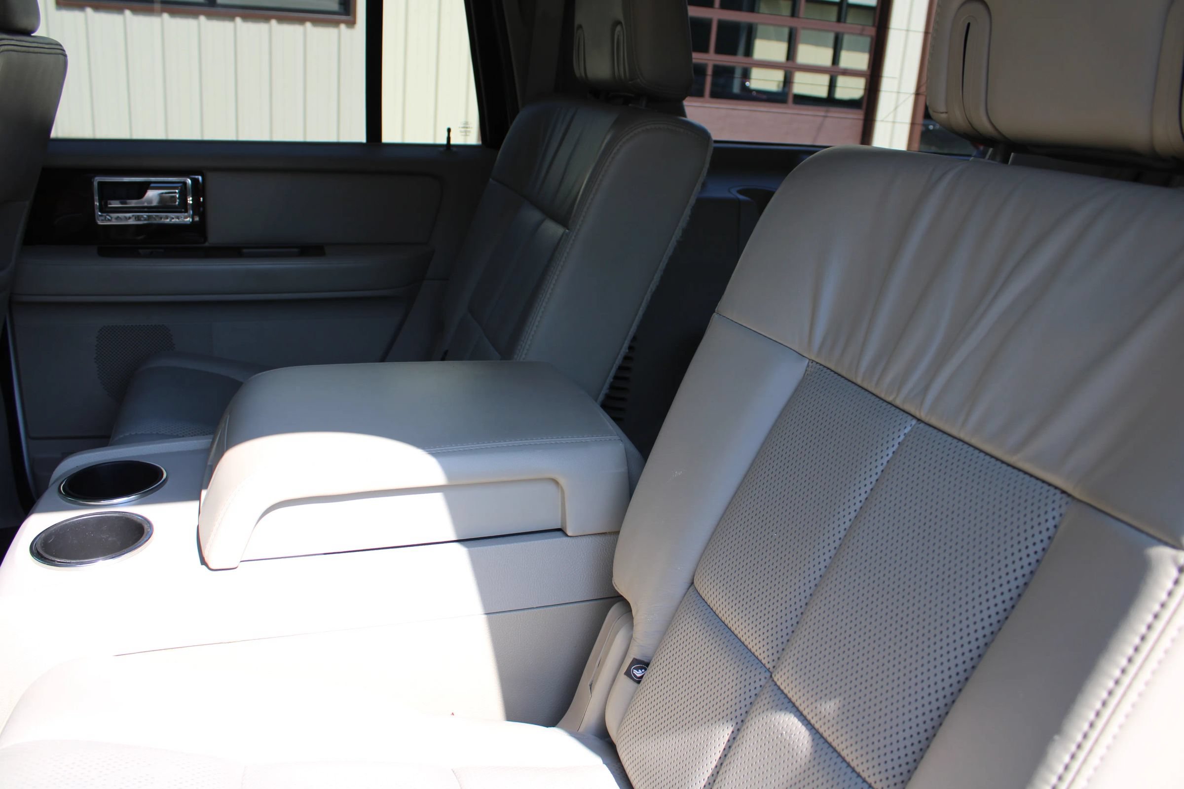 Used 2014 Lincoln Navigator L 4WD image 18