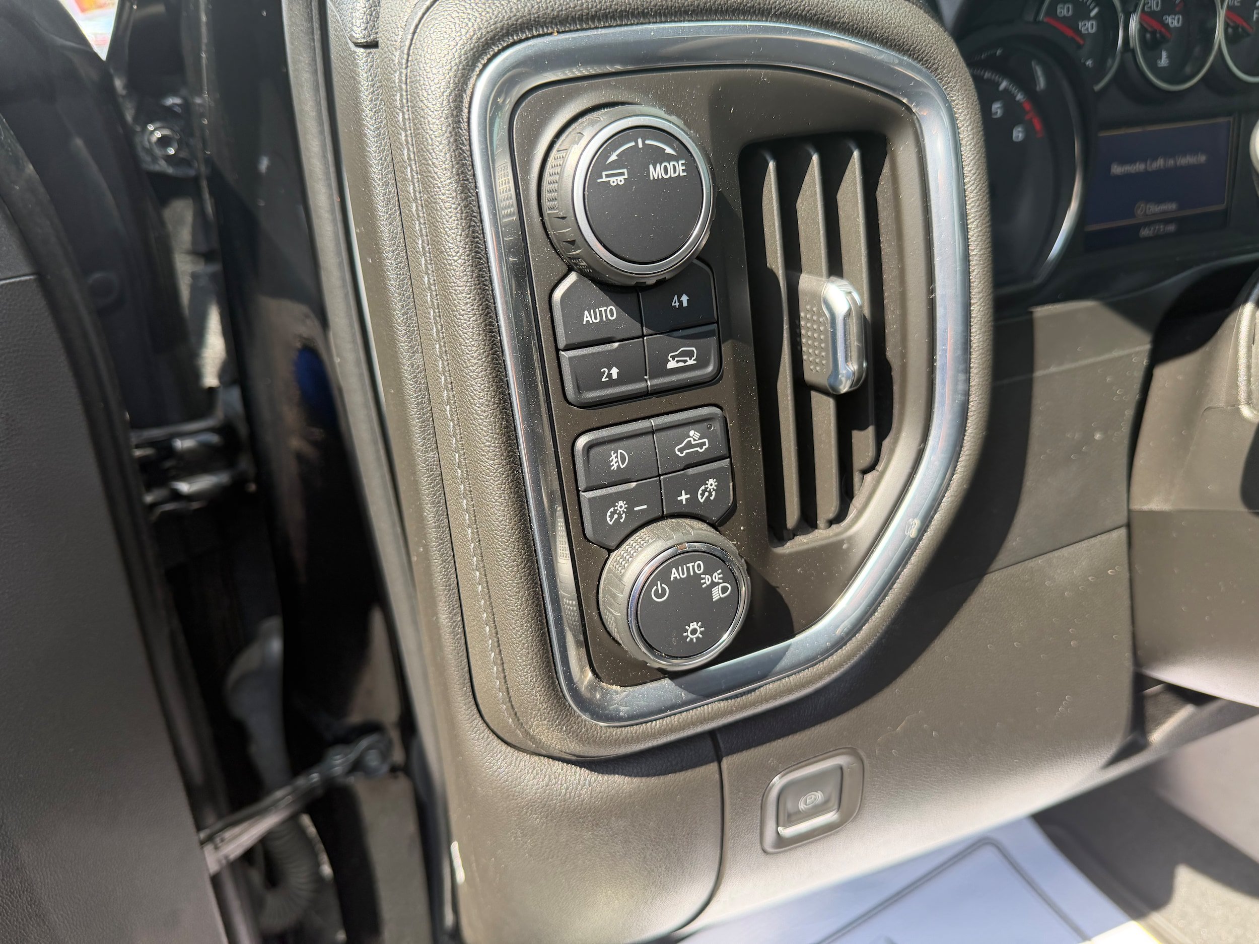 Used 2022 Chevrolet Silverado 1500 RST w/ Bed Protection Package AWD/4WD image 15