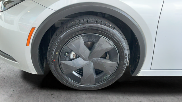 Used 2024 Toyota Prius LE FWD image 25