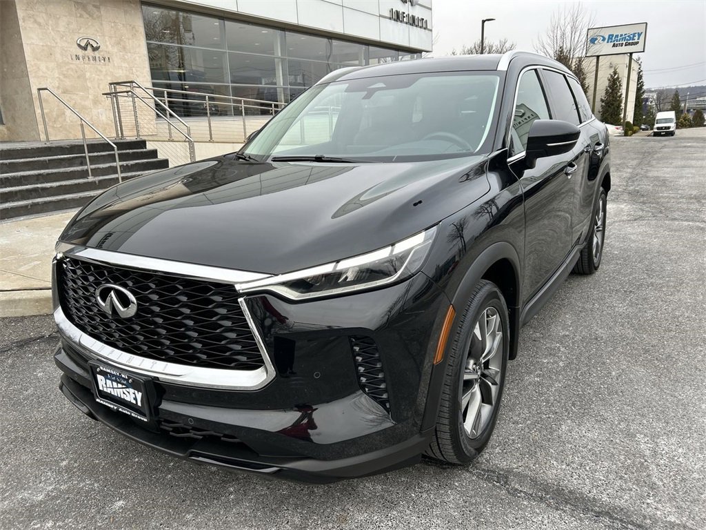Certified 2023 INFINITI QX60 Luxe w/ Cargo Package image 4