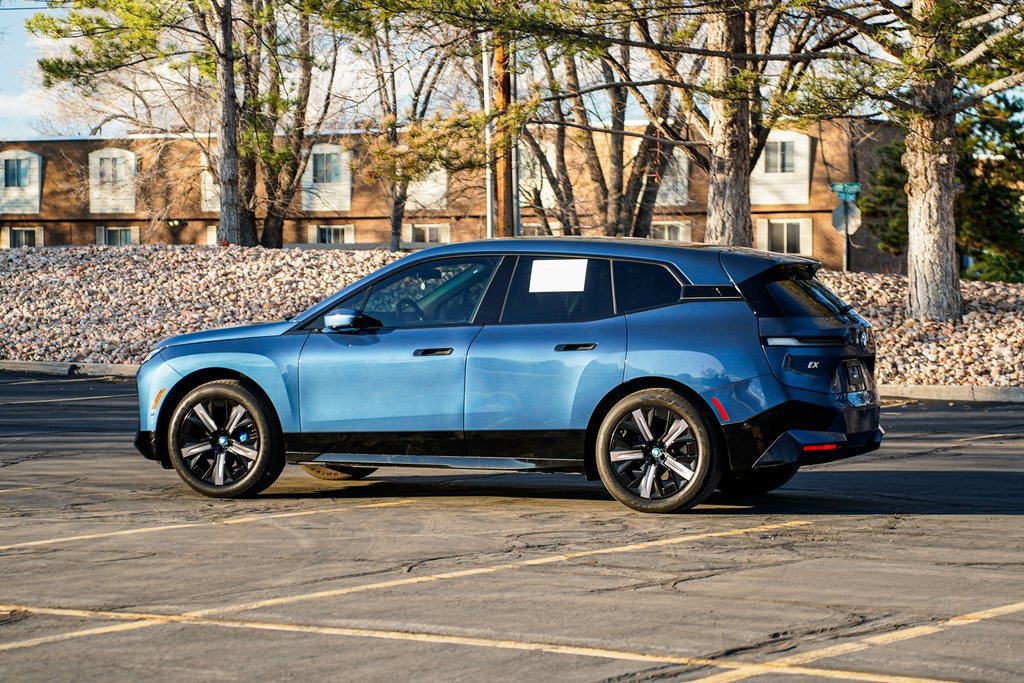 Used 2024 BMW iX xDrive50 w/ Premium Package image 6