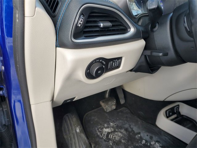 Used 2021 Chrysler Pacifica Touring-L image 17