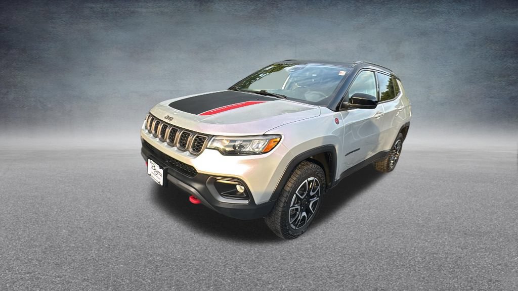 Used 2025 Jeep Compass Trailhawk AWD/4WD image 5