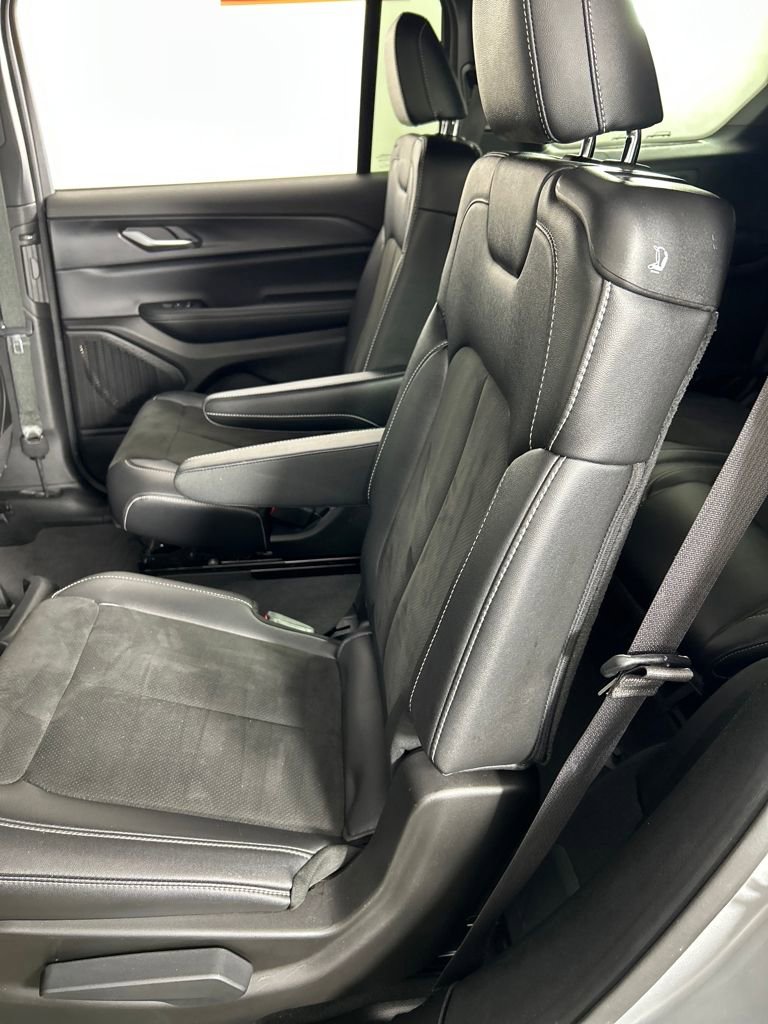 Used 2024 Jeep Grand Cherokee L Laredo image 17