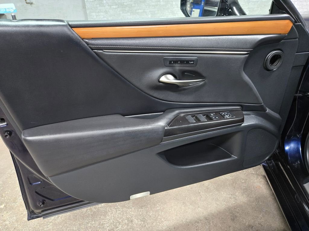 Used 2019 Lexus ES 350 Luxury w/ Accessory Package 2 image 7