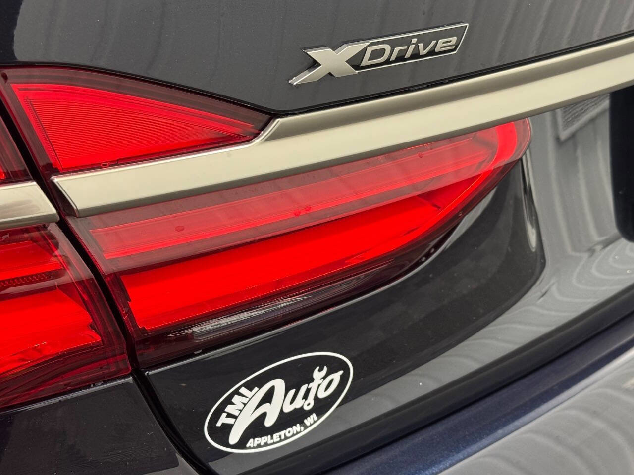 Used 2019 BMW M760i xDrive w/ Luxury Rear Seating Package image 5