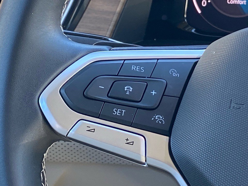 Certified 2025 Volkswagen Atlas SE image 6