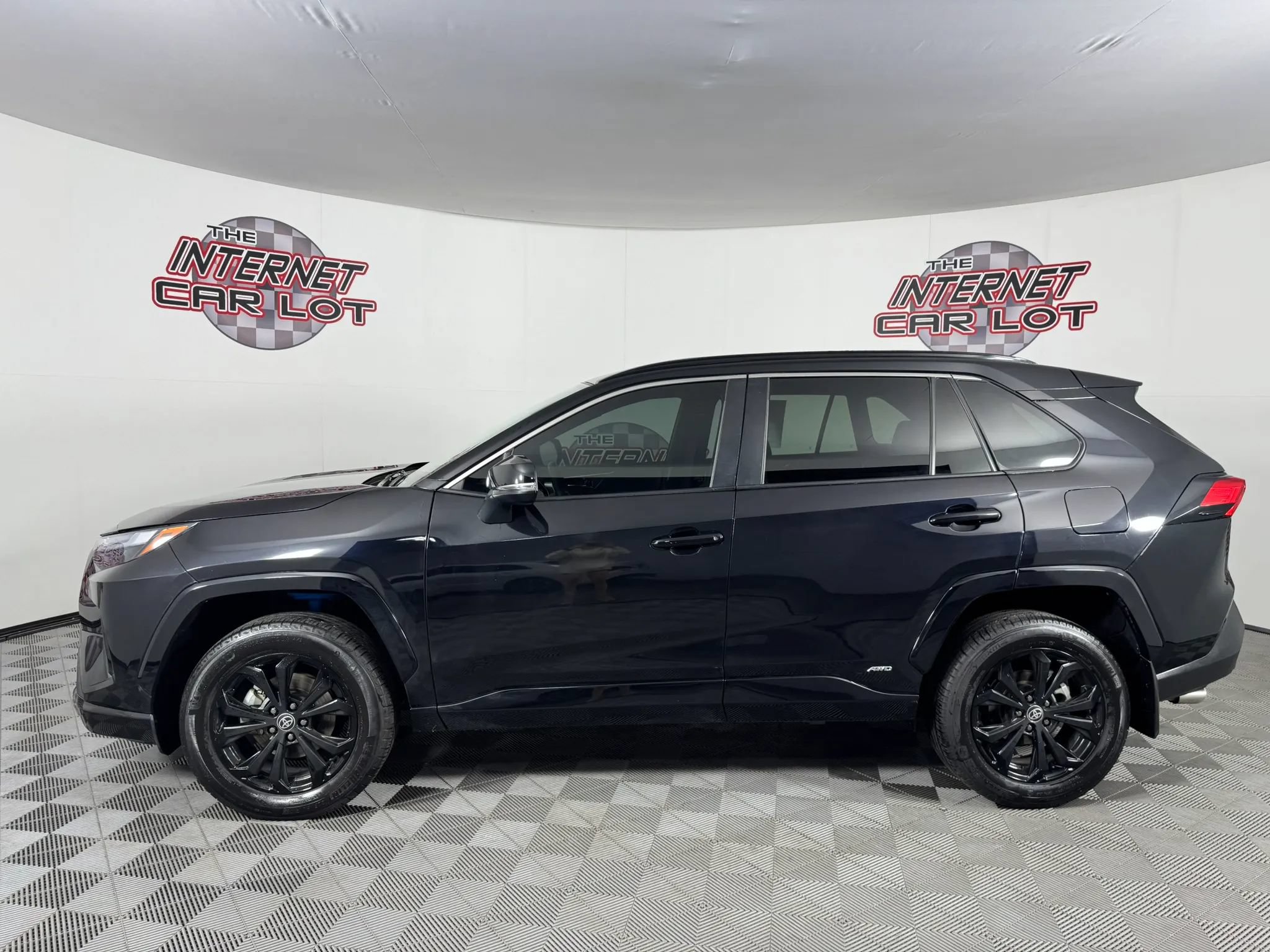 Used 2022 Toyota RAV4 SE AWD/4WD image 4