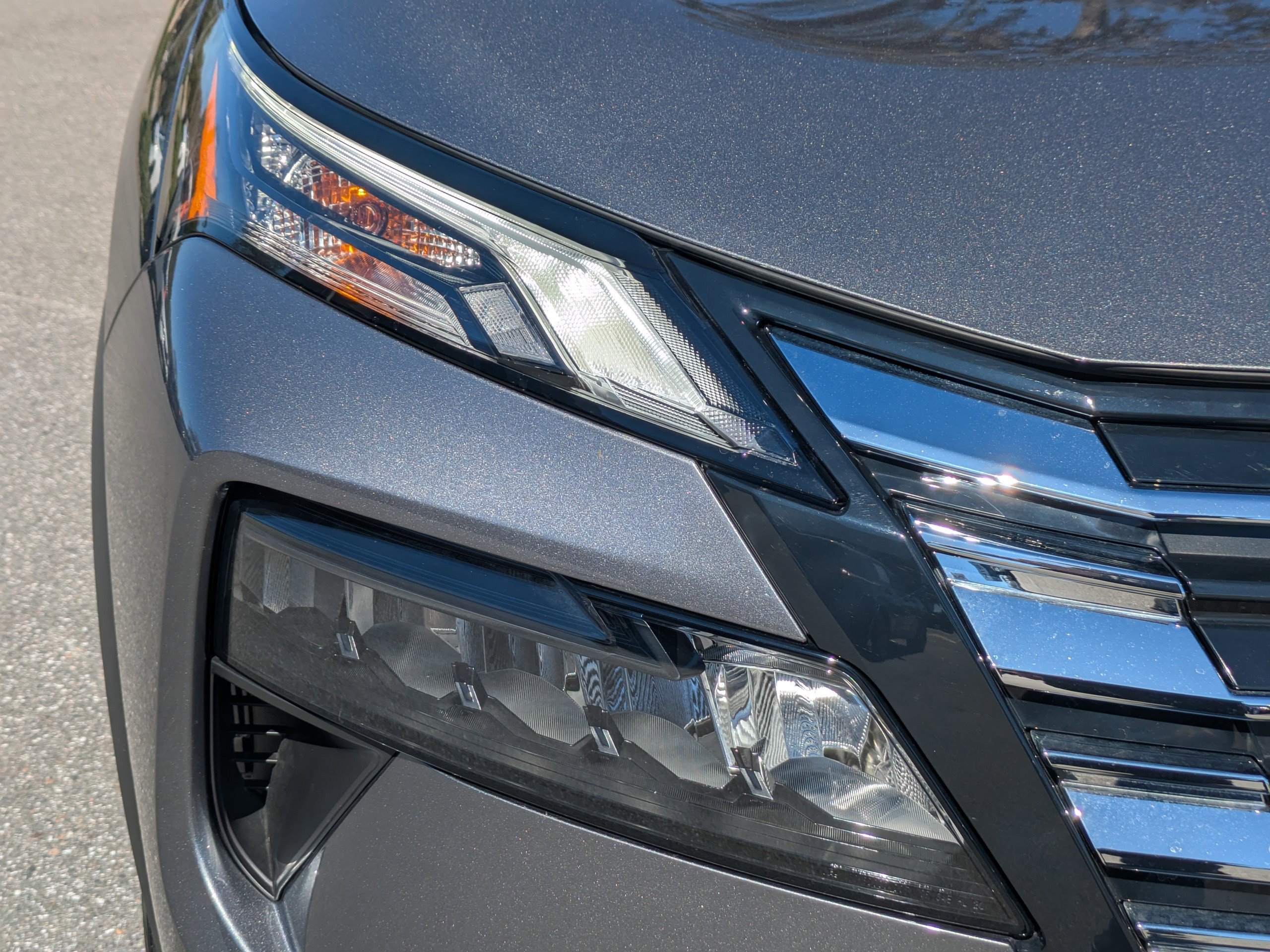 Certified 2025 Nissan Rogue SV image 10